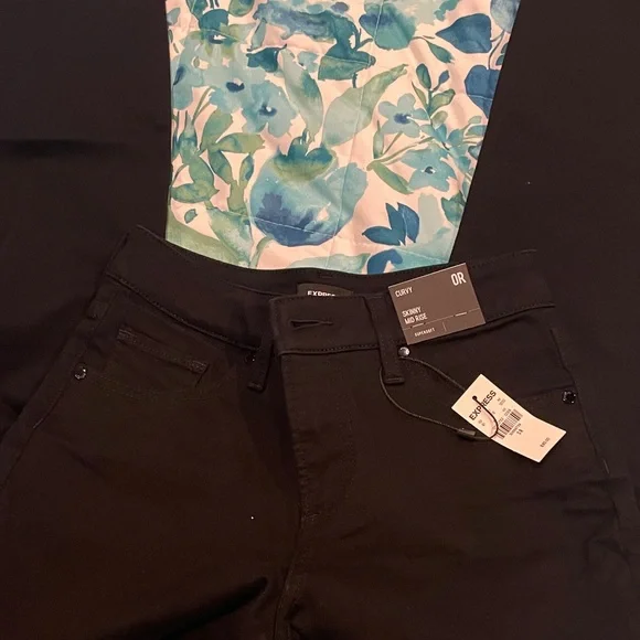 Express Black Curvy Skinny Jeans - Picture 2 of 9